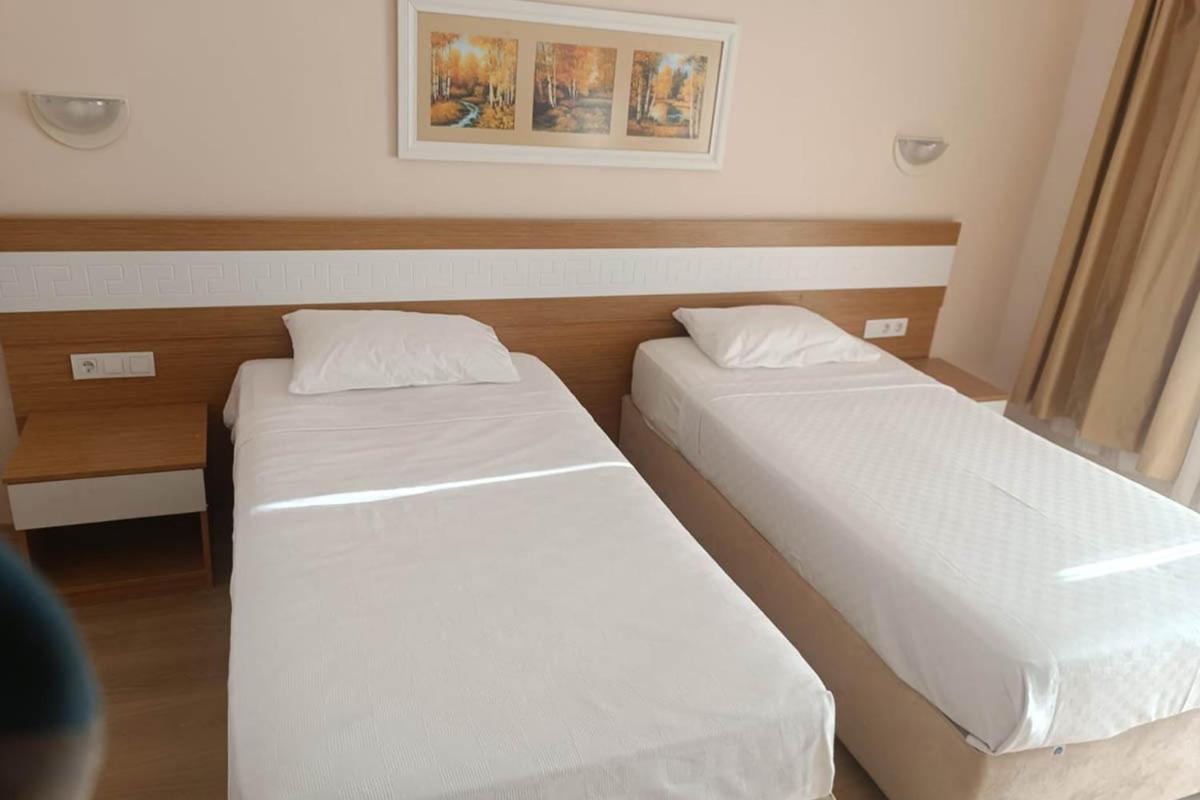 Alexius Beach Hotel เบลดิบี ภายนอก รูปภาพ