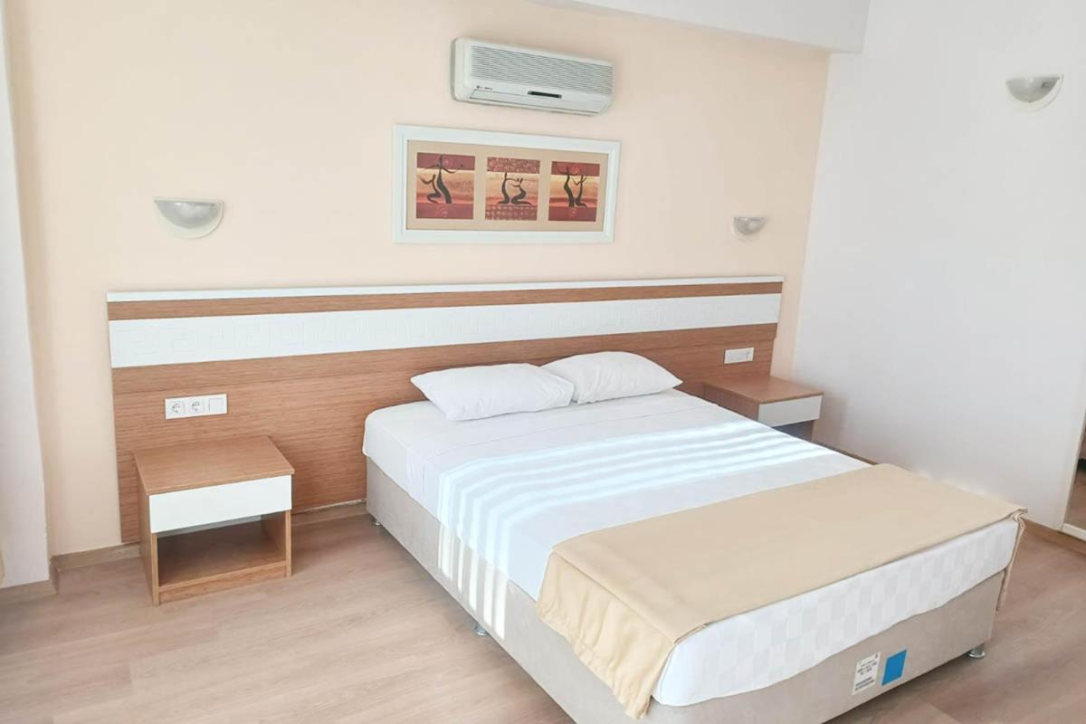 Alexius Beach Hotel เบลดิบี ภายนอก รูปภาพ