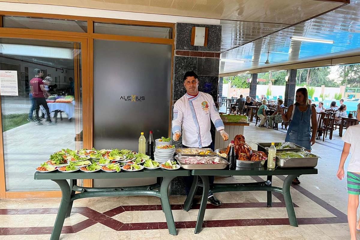 Alexius Beach Hotel เบลดิบี ภายนอก รูปภาพ
